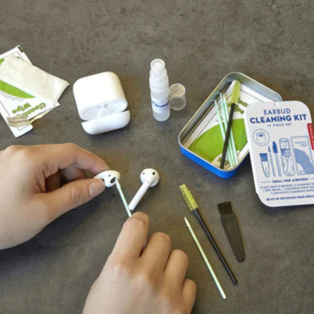 Kit de nettoyage écouteurs Kikkerland avec ses accessoires variés
