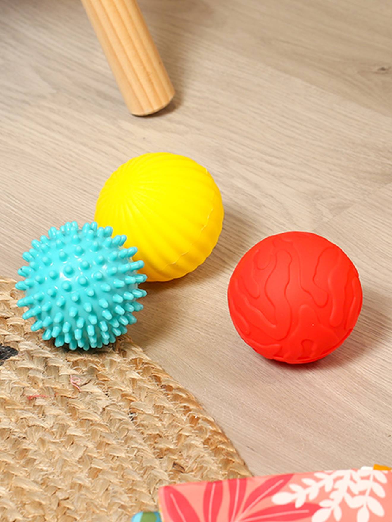 3 balles sensorielles multicolore