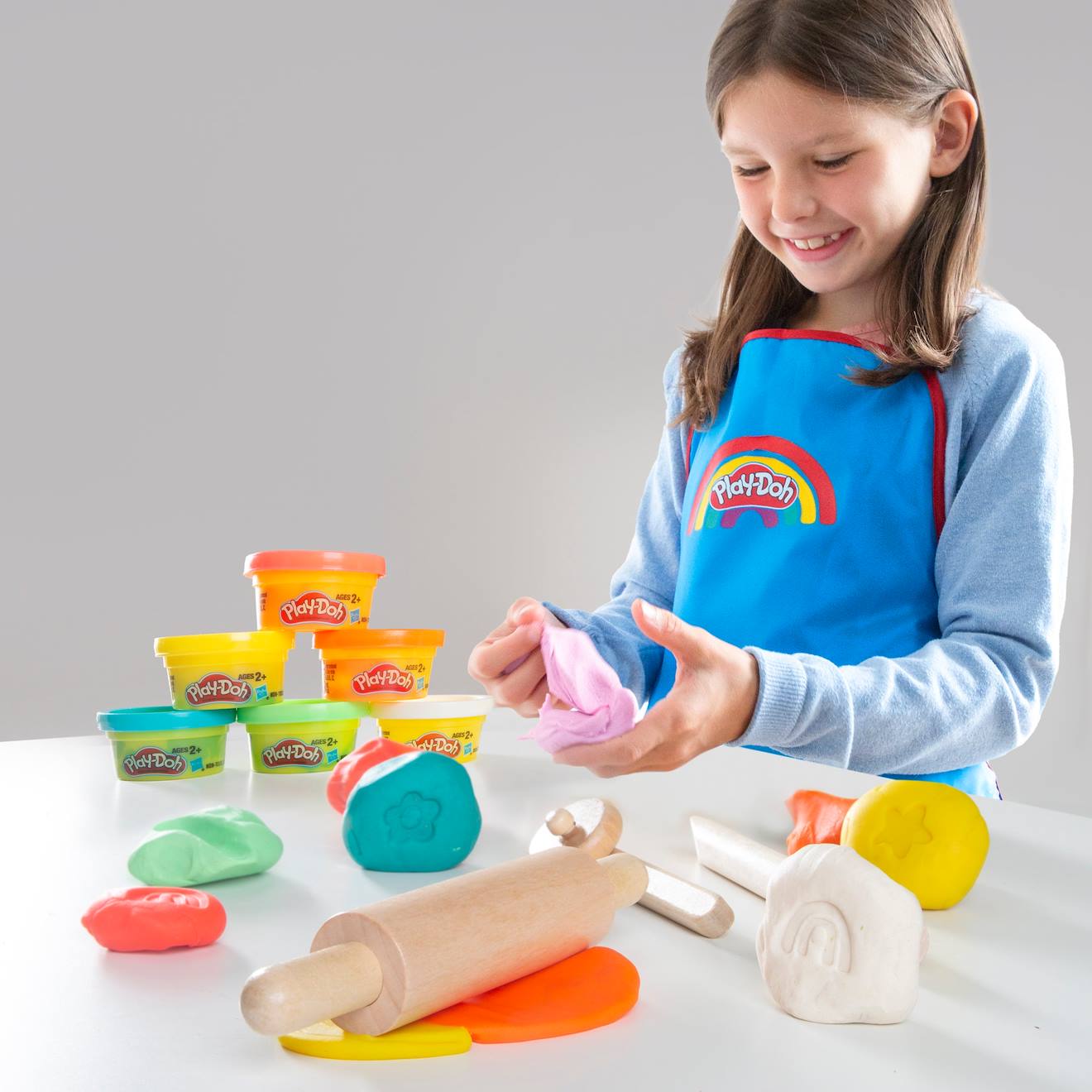 6 pâtes à modeler play-doh + tablier imperméable et accessoires multicolore