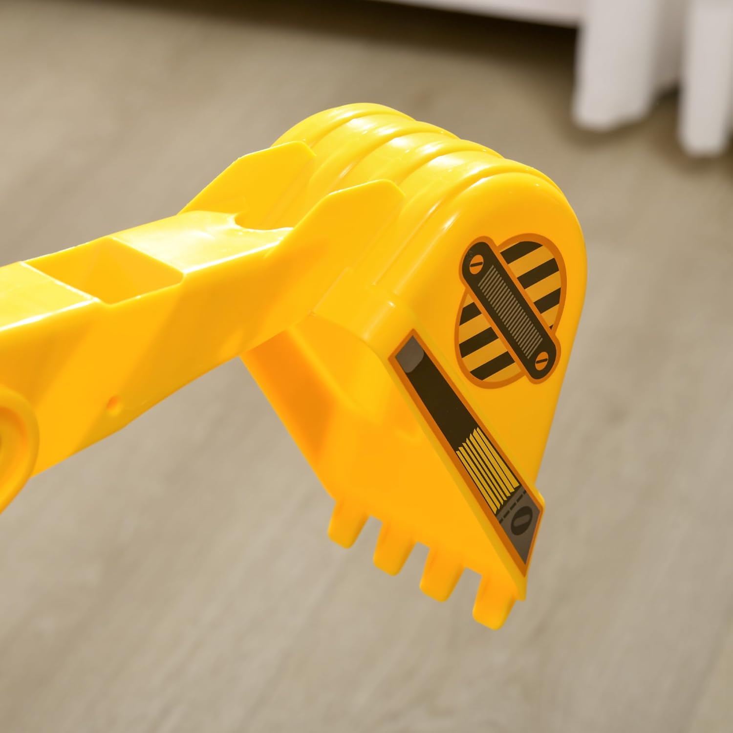 Porteur enfant tractopelle avec coffre + klaxon + pelle pivotante