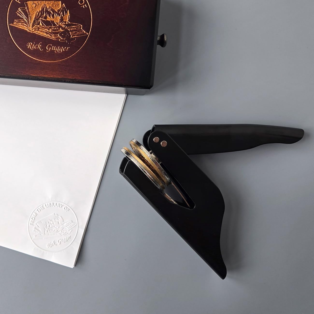 Embosseur Ex Libris personnalisé pour les amoureux des livres