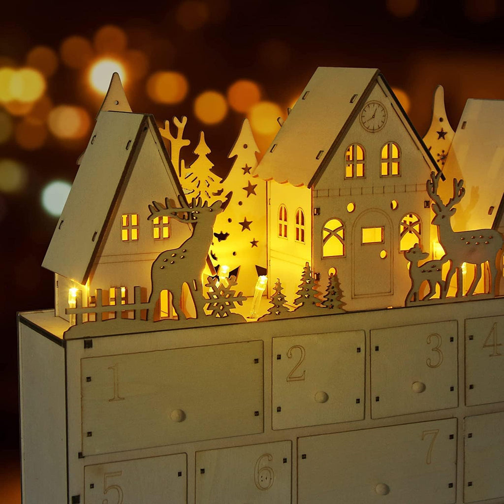 Calendrier de l’Avent en bois en forme de maison, sapin ou village