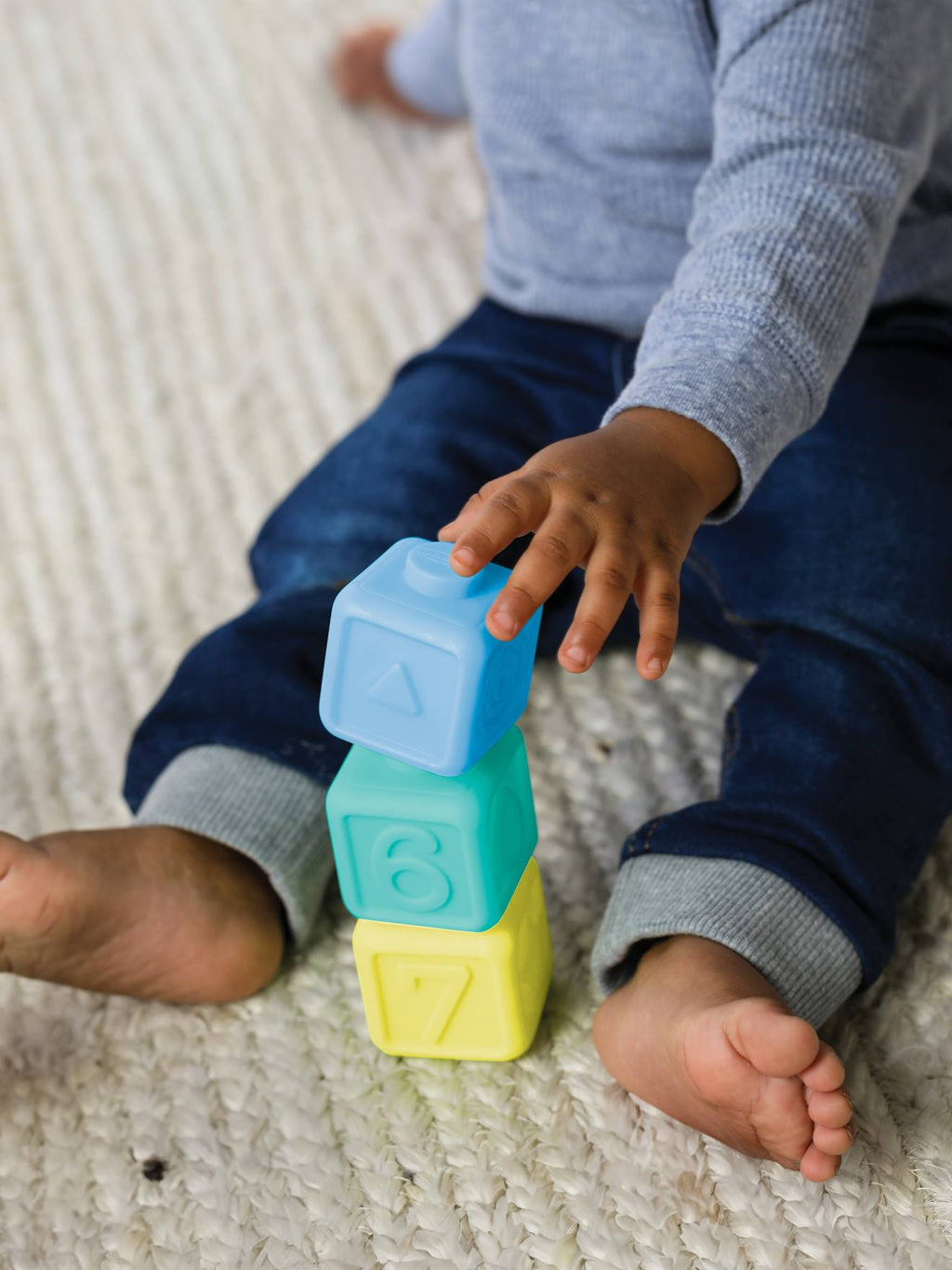 8 cubes empilables multicolore