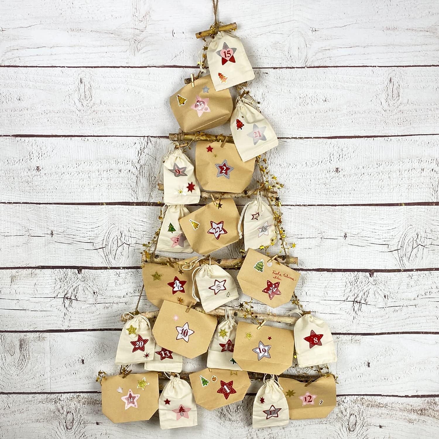 Calendrier de l’Avent en bois à suspendre – Sapin mural Oblique