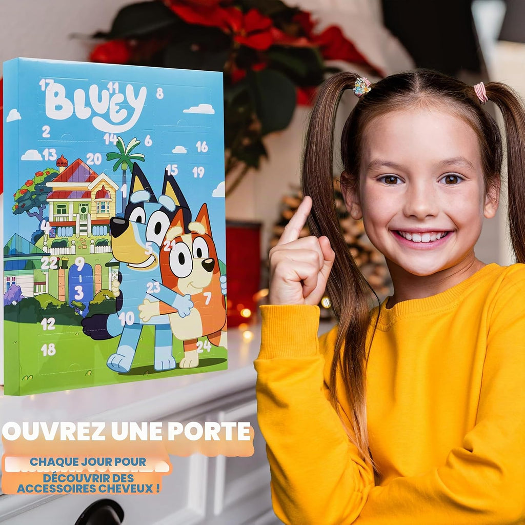 Fillette avec le calendrier de l'Avent Bluey accessoires cheveux