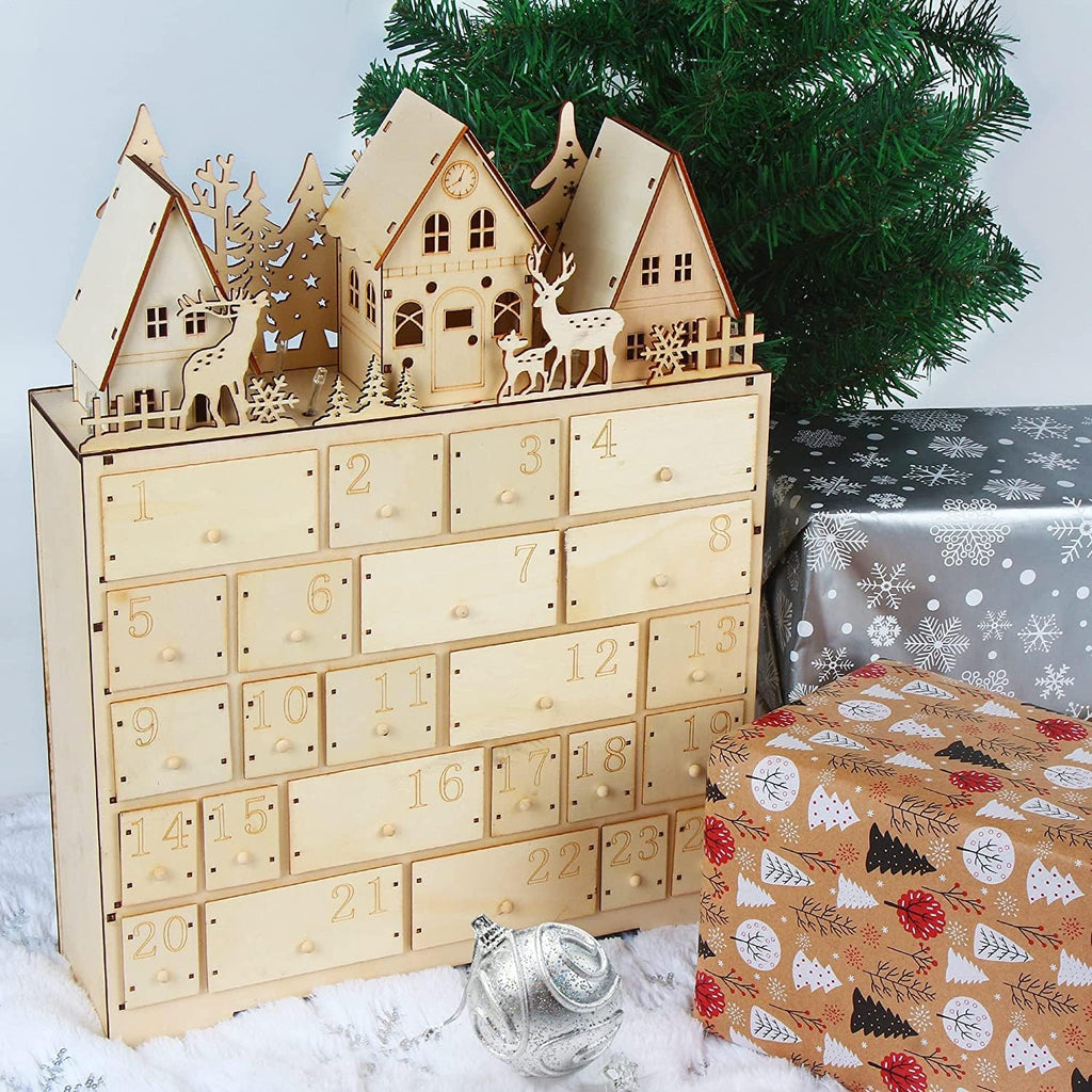 Calendrier de l’Avent en bois en forme de maison, sapin ou village