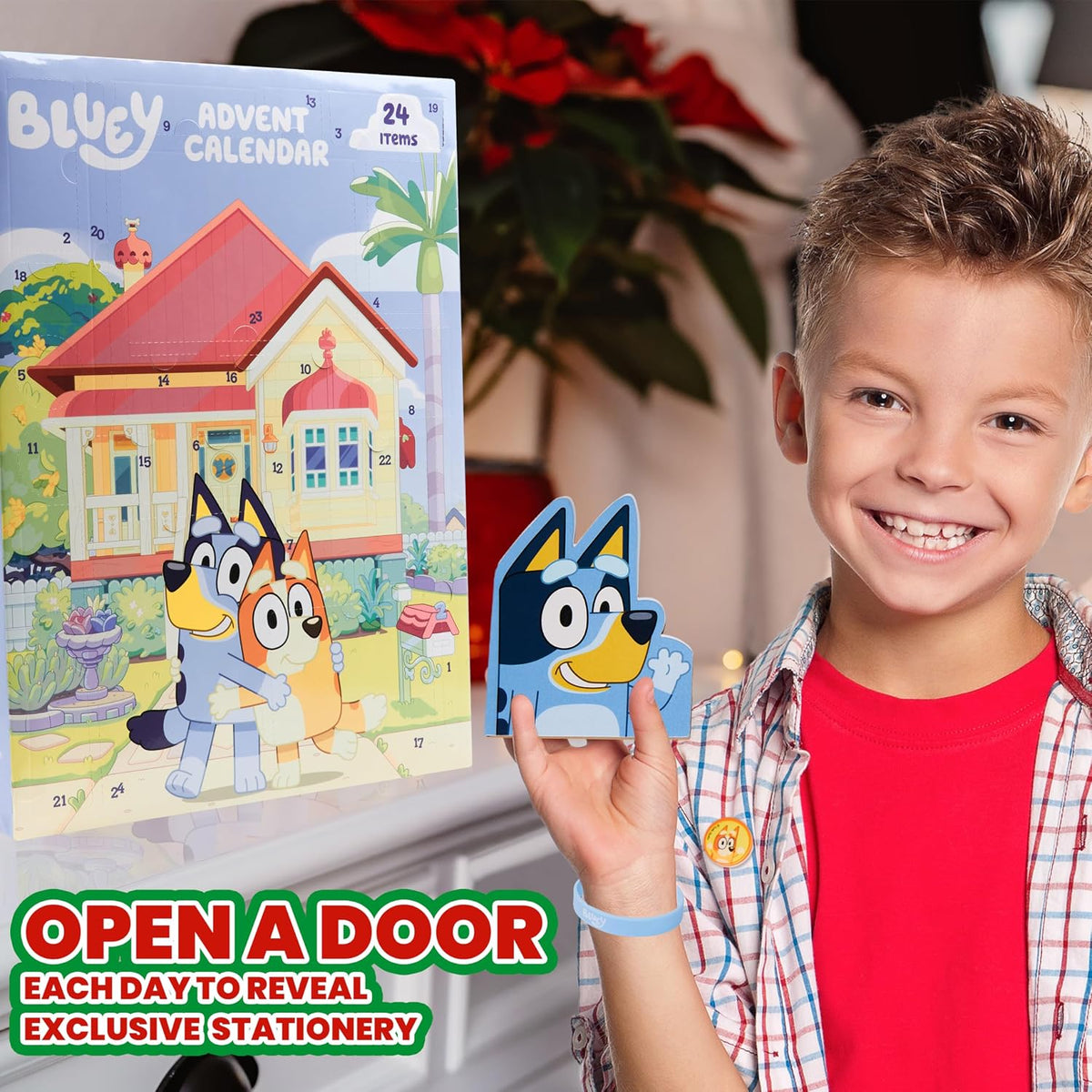 Enfant avec le calendrier de l'Avent Bluey papeterie