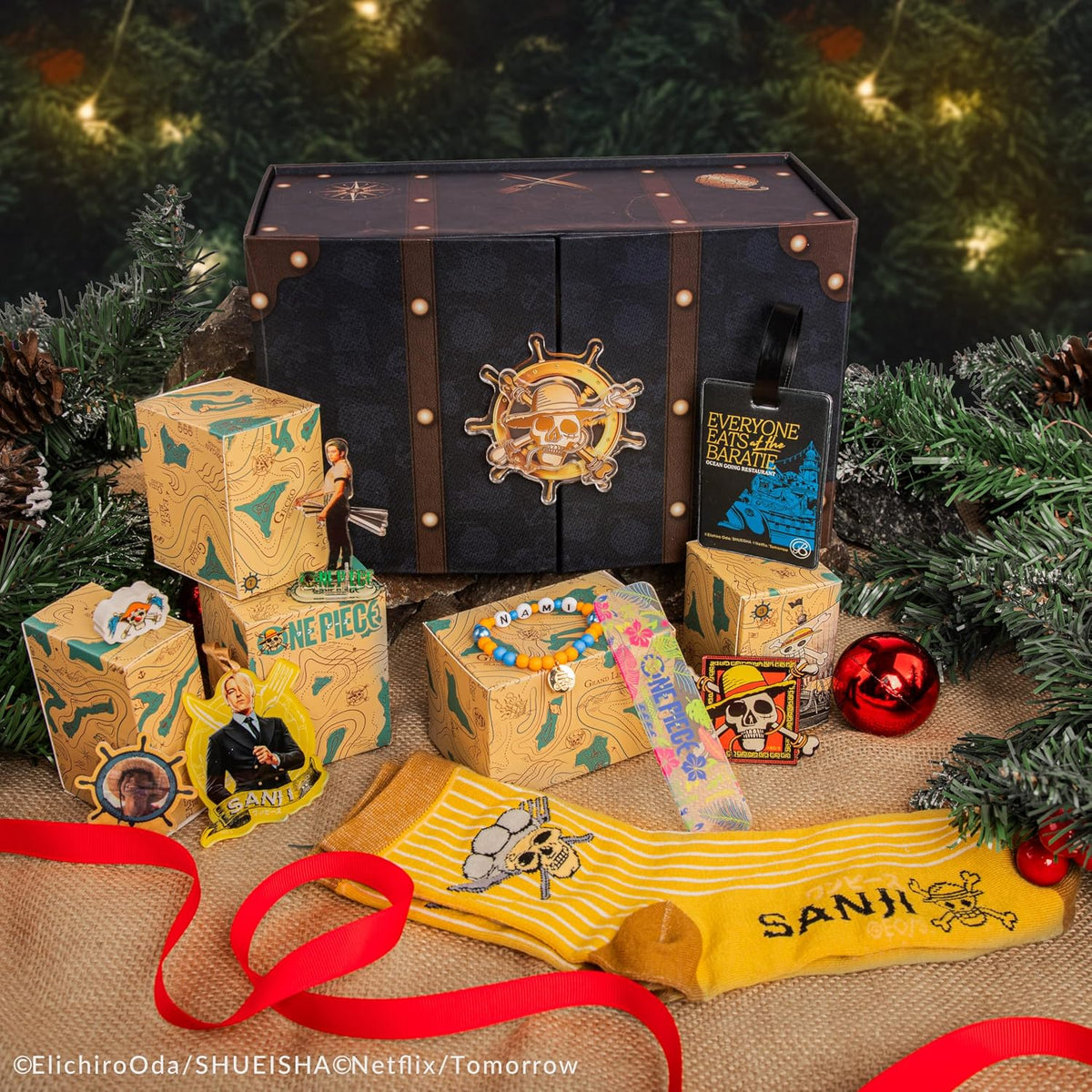 Contenu du calendrier de l'Avent One Piece Deluxe : chaussettes Sanji, pins, bracelet