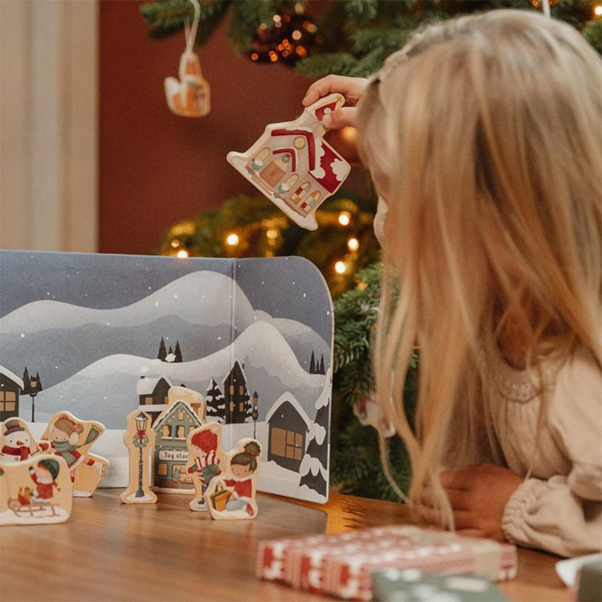Calendrier de l'Avent Little Dutch Village de Noël en bois – photo 2