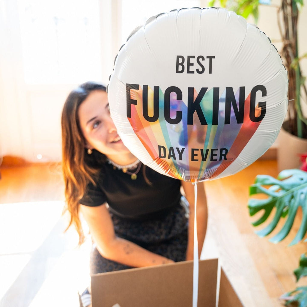 Ballon Best Fucking Day Ever, texte coloré sur fond clair