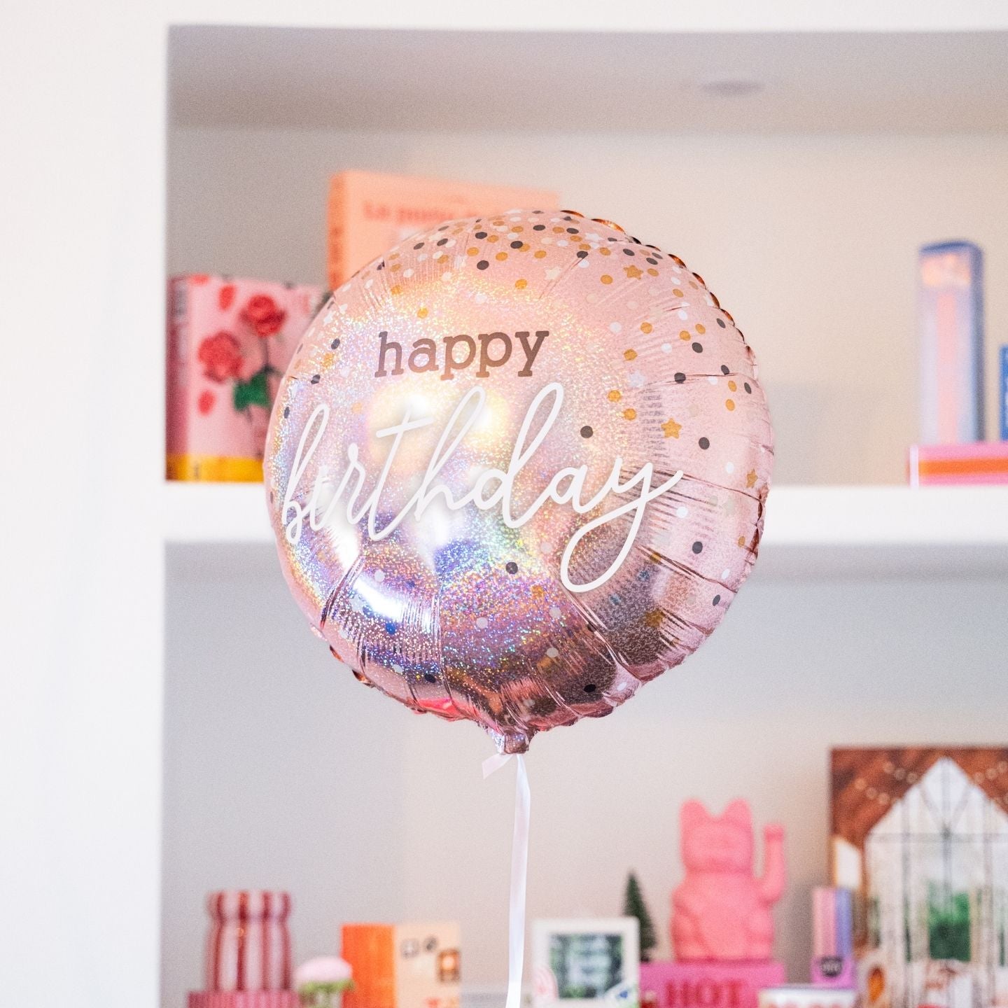 Ballon anniversaire à paillettes dans sa box surprise