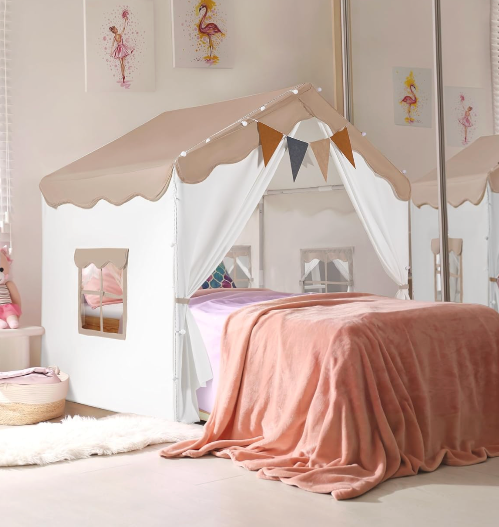 Cabane enfant 2-en-1 avec tapis, lumières & fanions - Besrey