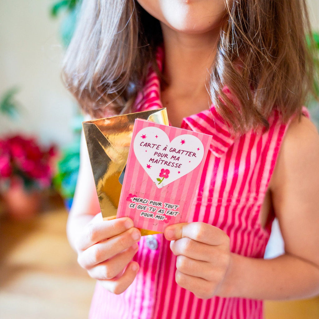 Carte à gratter merci maîtresse avec zone surprise dorée