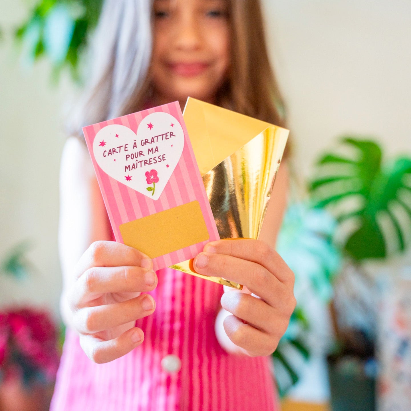 Carte à gratter maîtresse avec son enveloppe à offrir