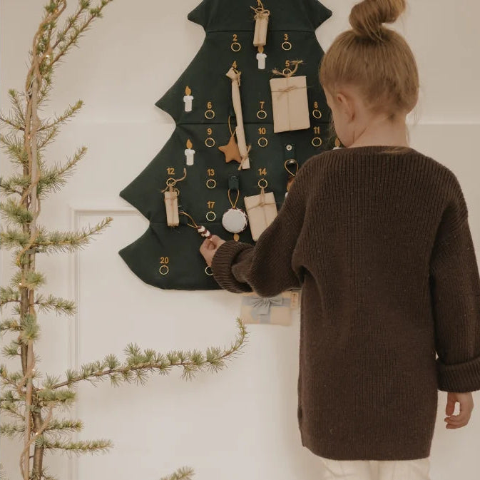Calendrier de l’Avent mural en tissu – Fabelab