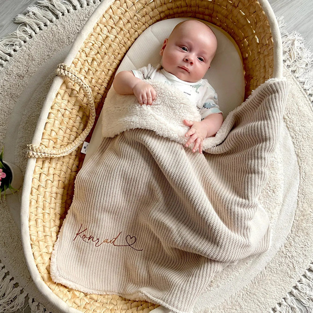 Couverture bébé personnalisée : le cadeau tout doux qui suit l’enfant partout