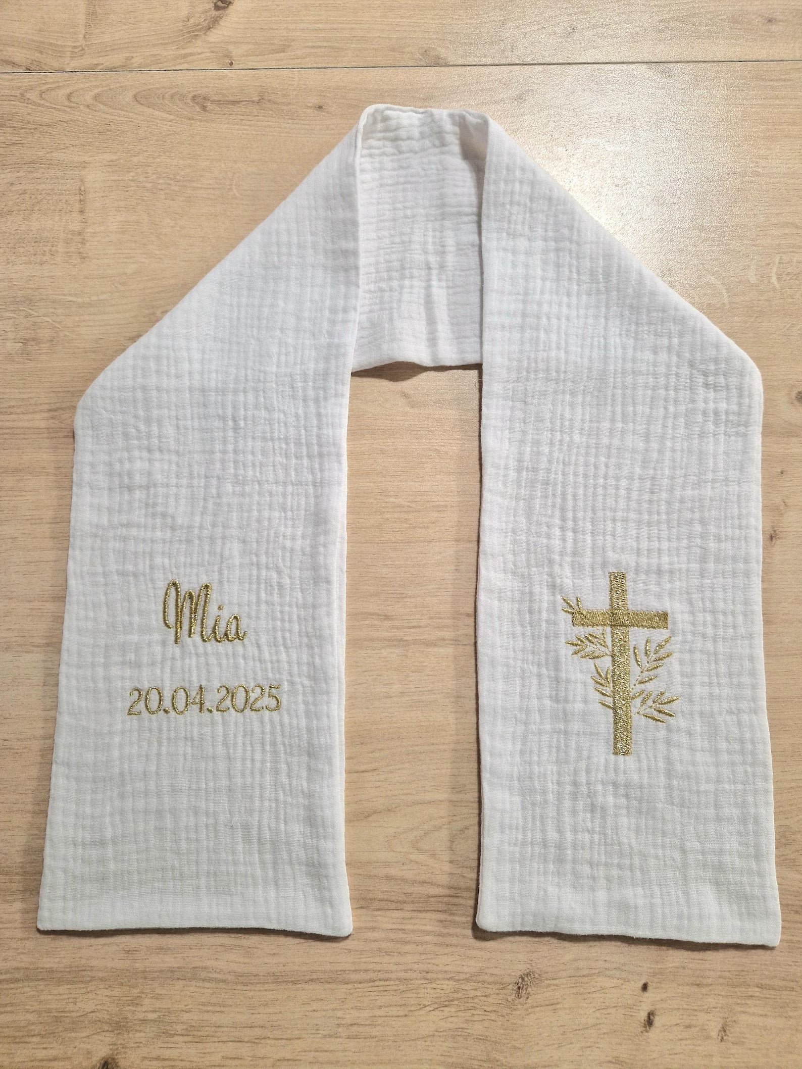 Étole de baptême personnalisée : le cadeau symbolique