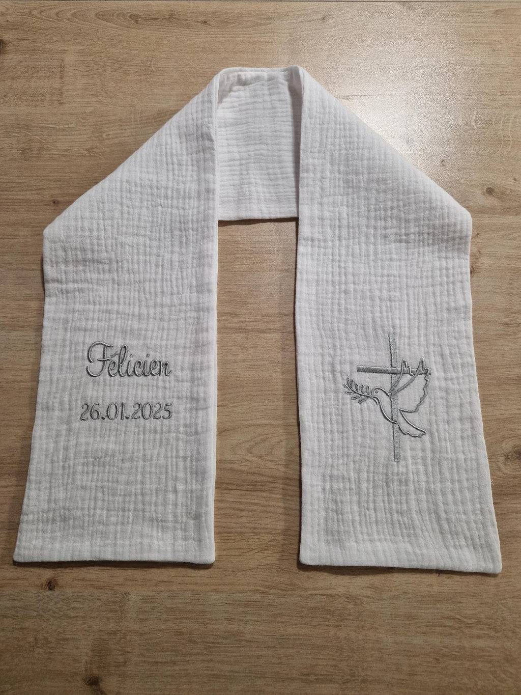 Étole de baptême personnalisée : le cadeau symbolique