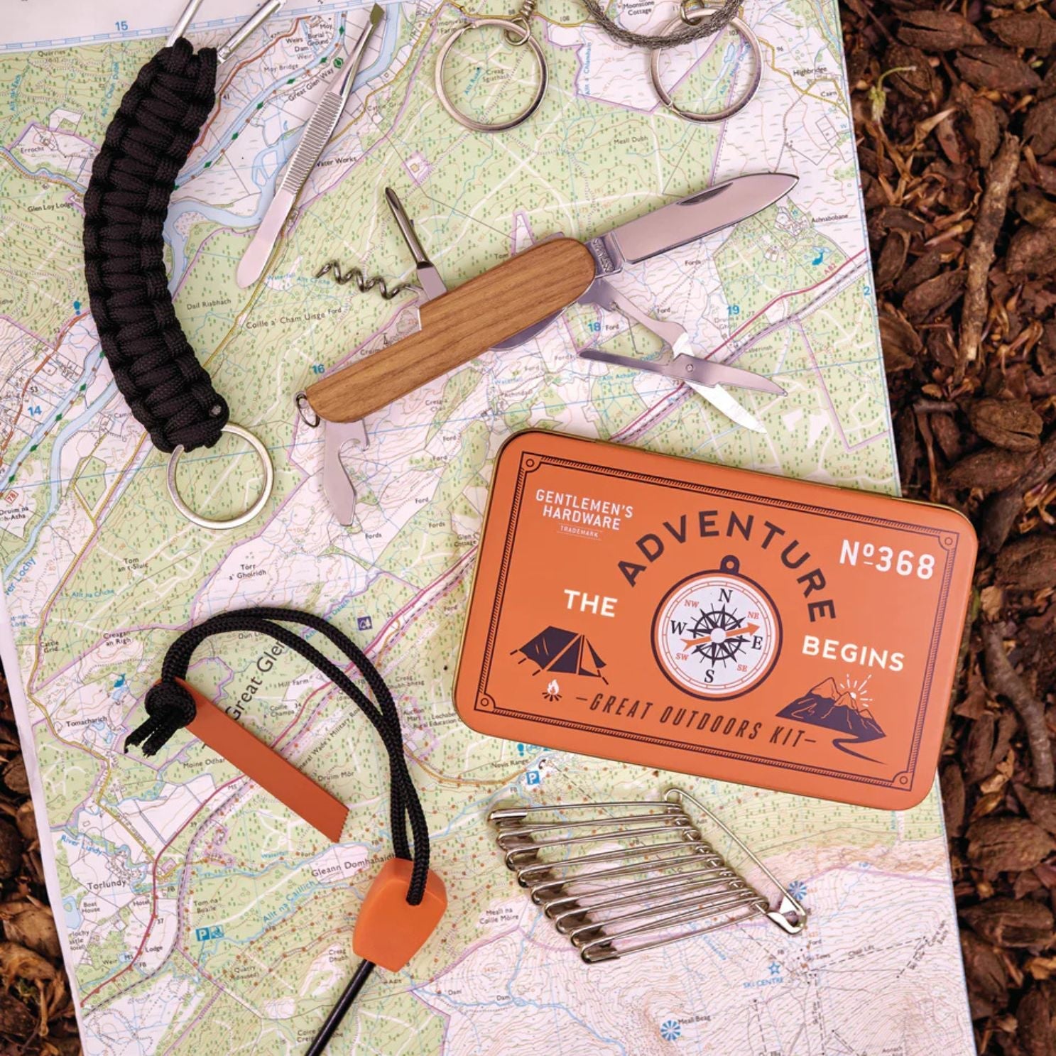 Kit de survie outdoor avec couteau, allume-feu et corde
