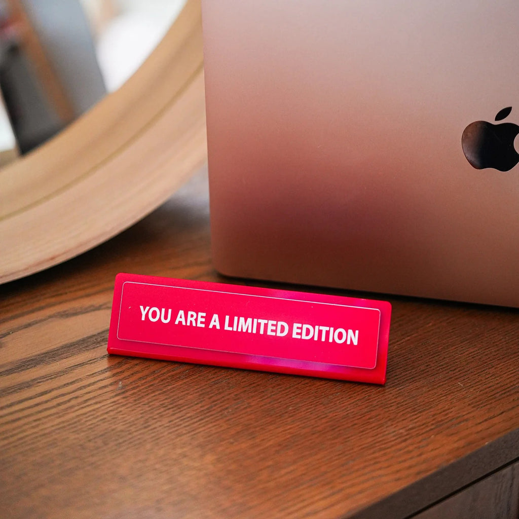 Plaque de bureau personnalisée message humour - Mieux que des fleurs