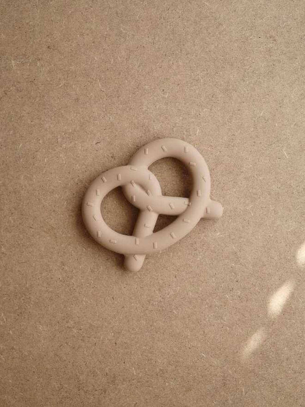 Anneau dentition bretzel marron
