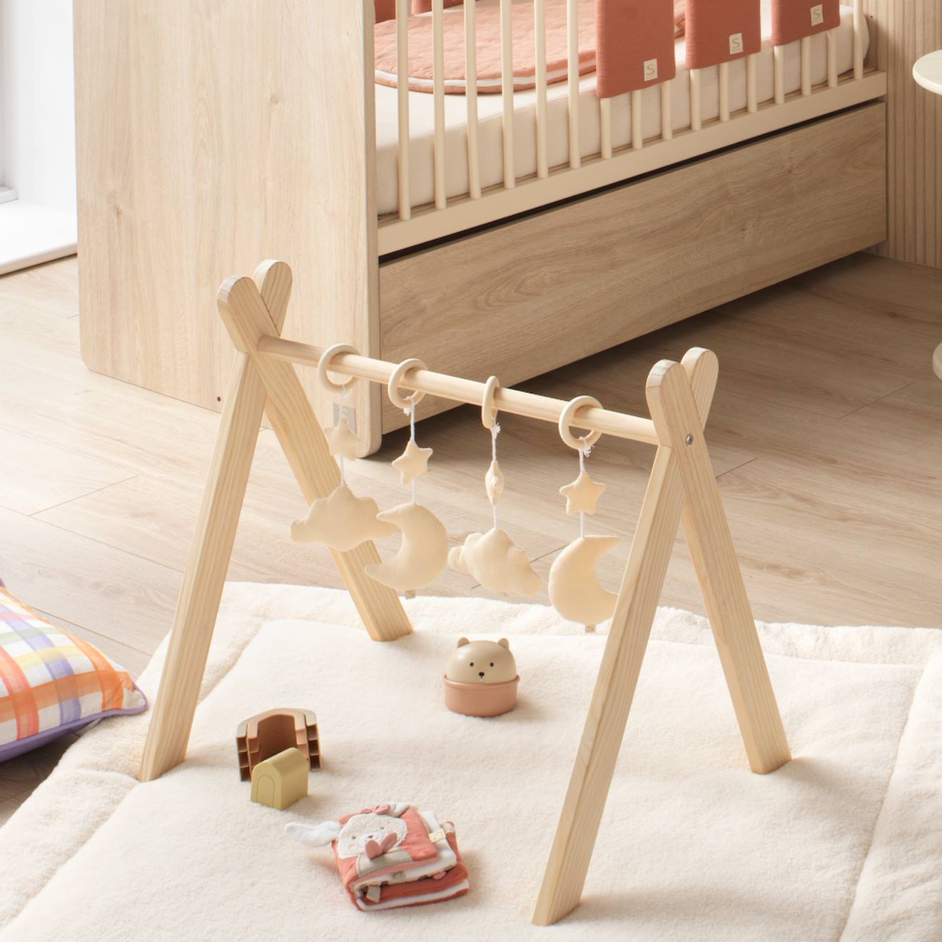 Arche d'éveil bois avec 4 jouets - uni sauge beige