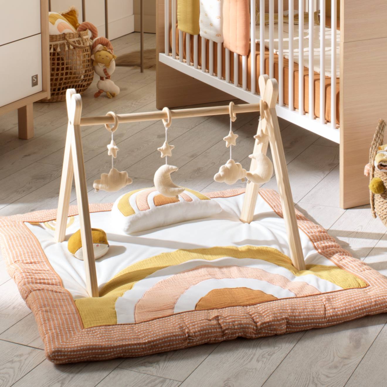 Arche d'éveil bois avec 4 jouets - uni sauge beige