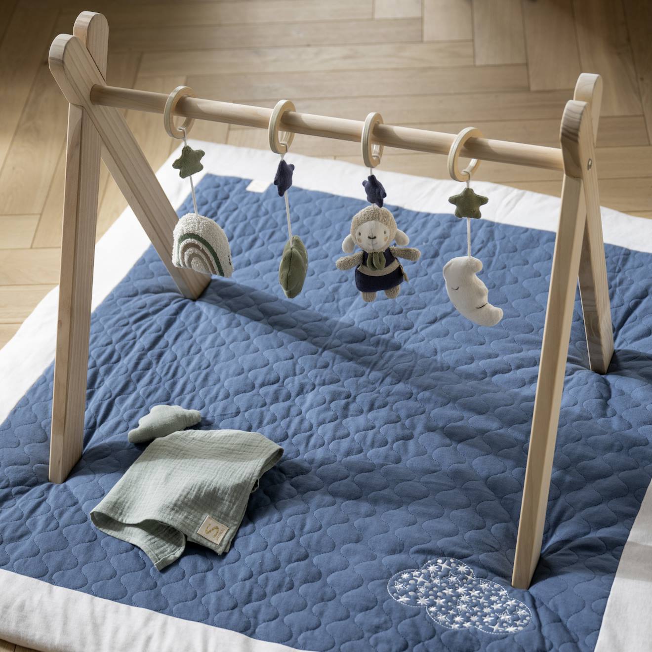 Arche d'éveil bois avec 4 jouets beige/bleu