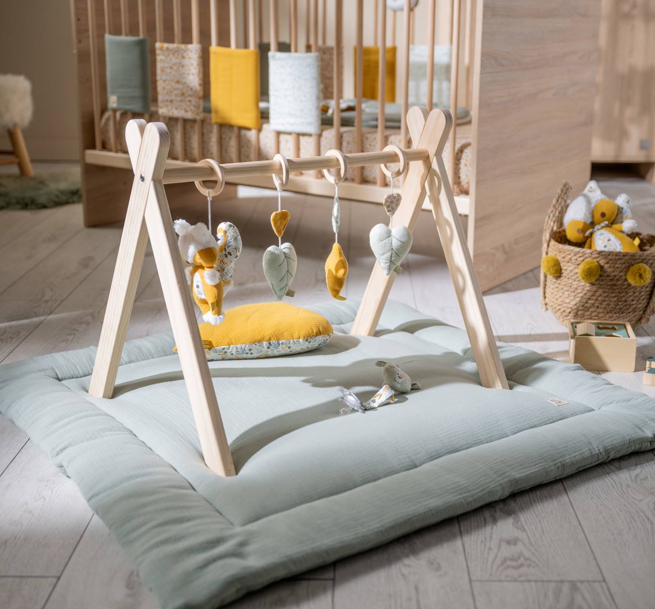 Arche d'éveil bois avec 4 jouets jaune/vert