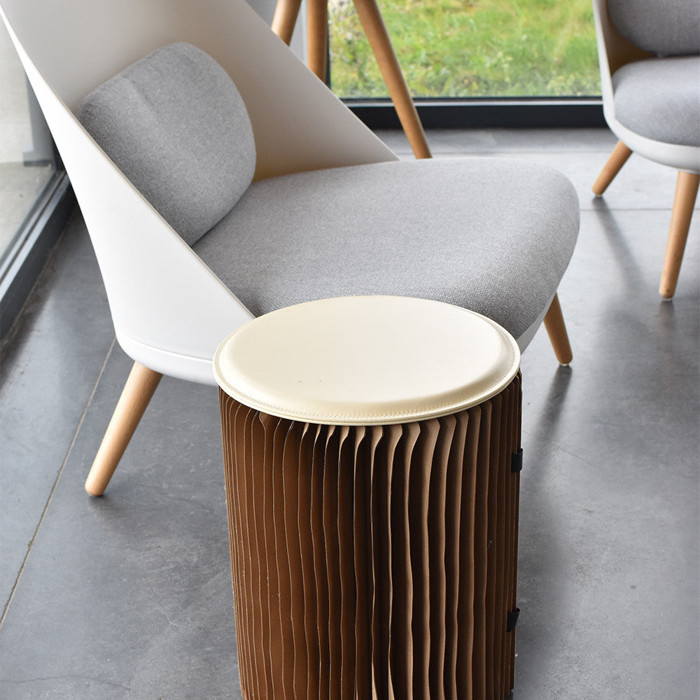 Assise Simili-Cuir Blanche pour Meuble en Kraft Pliable - Poufs et Tabourets Originaux