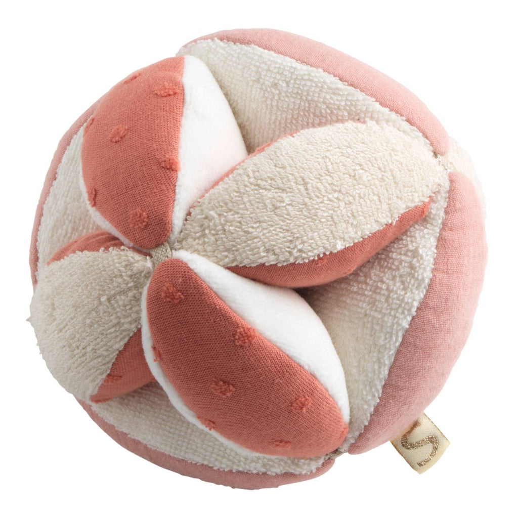 Balle sensorielle en coton bio et bouclette - petit coeur rose