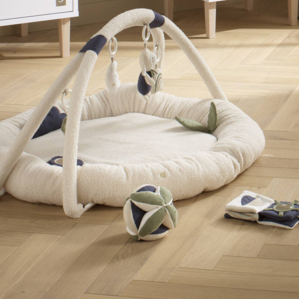 Balle sensorielle en coton bio et bouclette - petit coeur vert