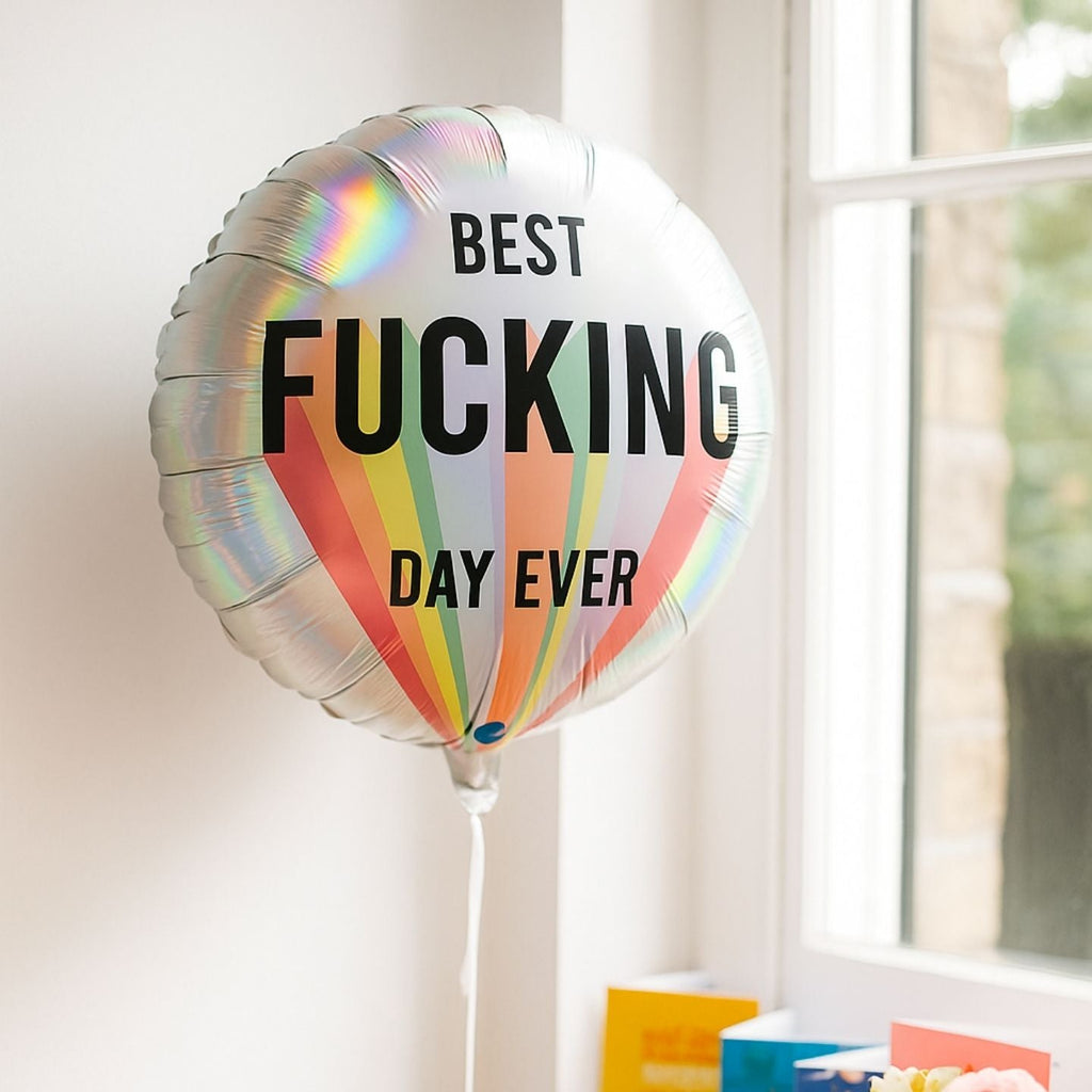 Ballon festif avec inscription Best Fucking Day Ever en gros plan
