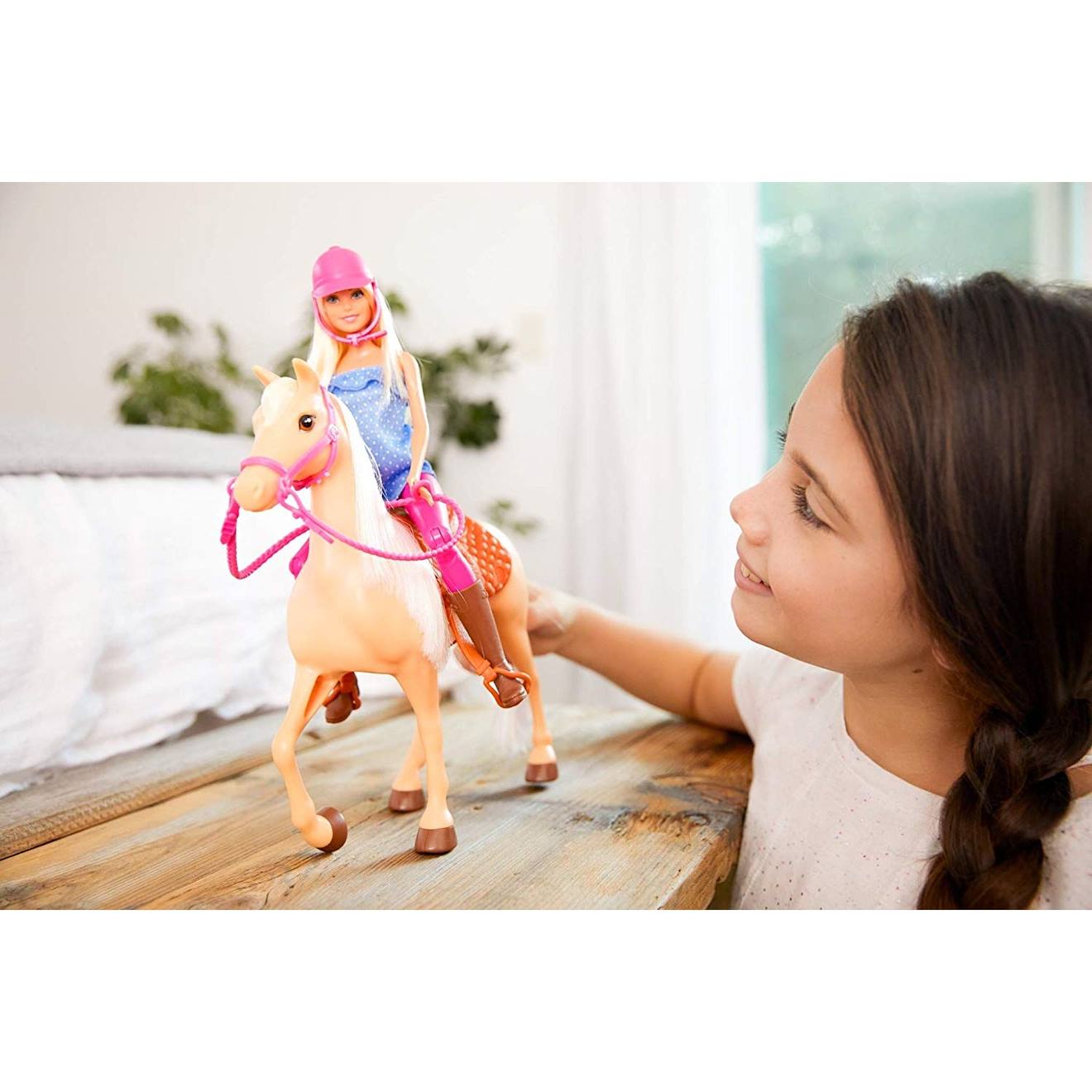 Barbie avec cheval multicolore