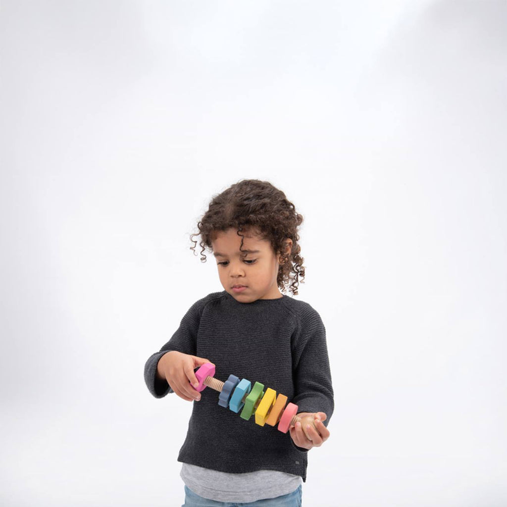 Bâton à visser et ses 7 écrous multicolore