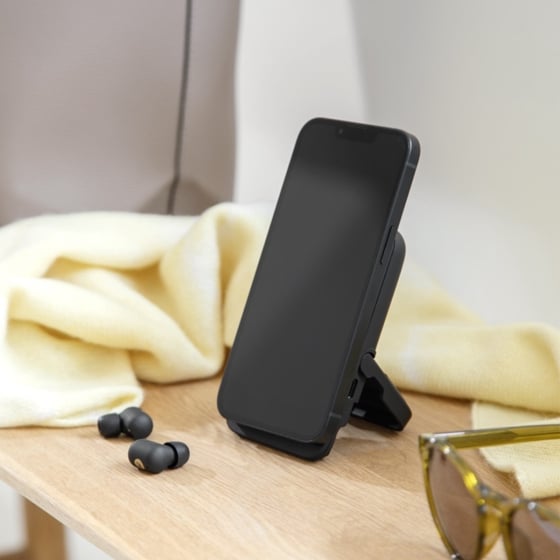 Batterie externe avec écouteurs sans fil intégrés