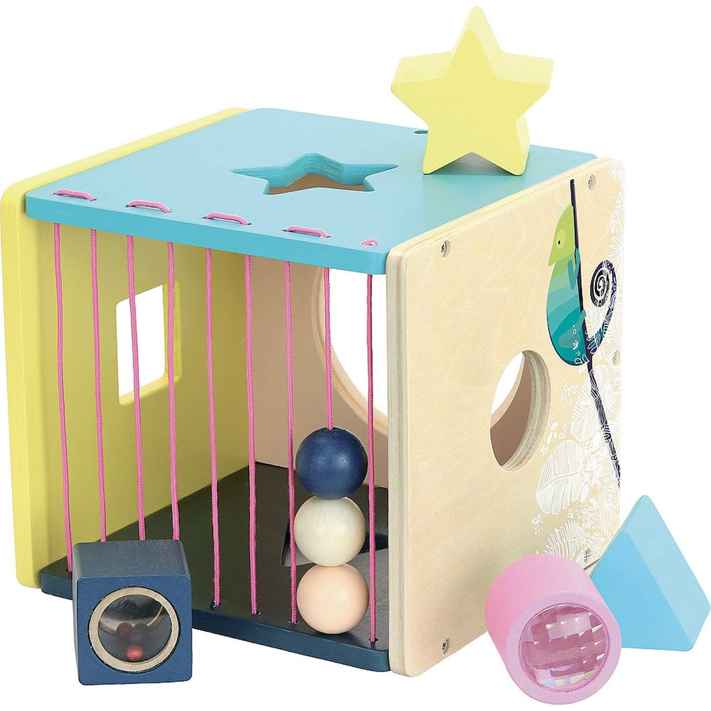 Boîte à formes d'éveil sous la canopée beige