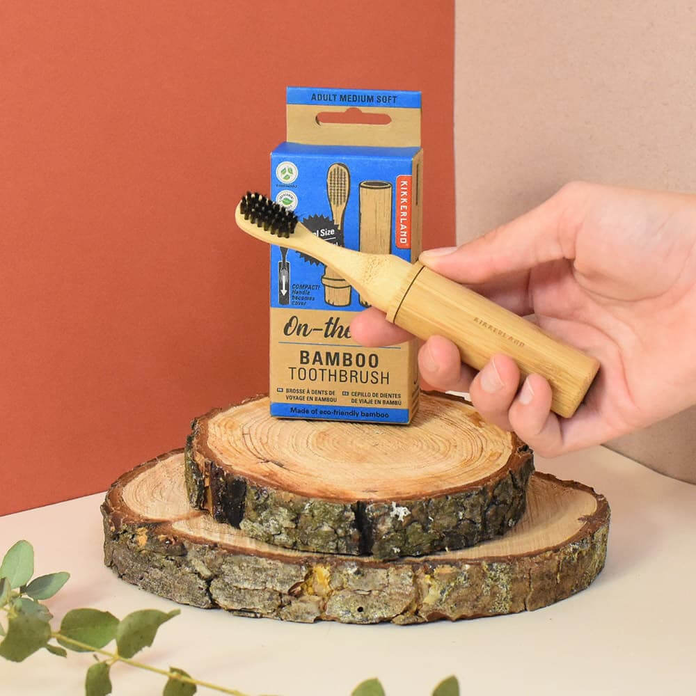 Brosse à Dents de Voyage en Bambou - Accessoire Salle de Bain Originaux Kikkerland