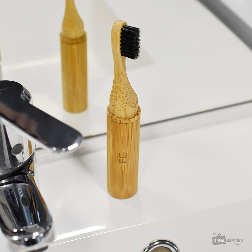 Brosse à Dents de Voyage en Bambou Initiales à Personnaliser - Accessoire Salle de Bain Originaux
