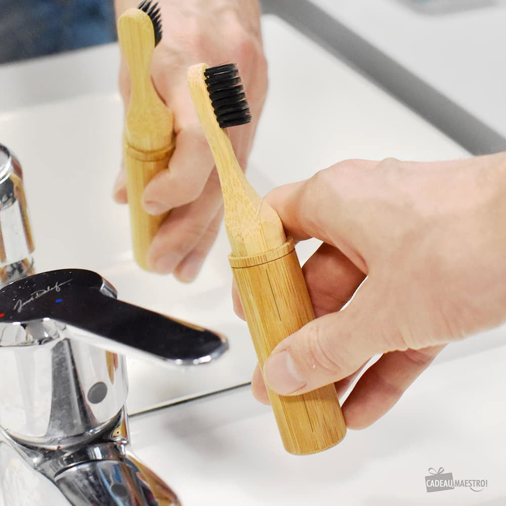 Brosse à Dents de Voyage en Bambou Initiales à Personnaliser - Accessoire Salle de Bain Originaux