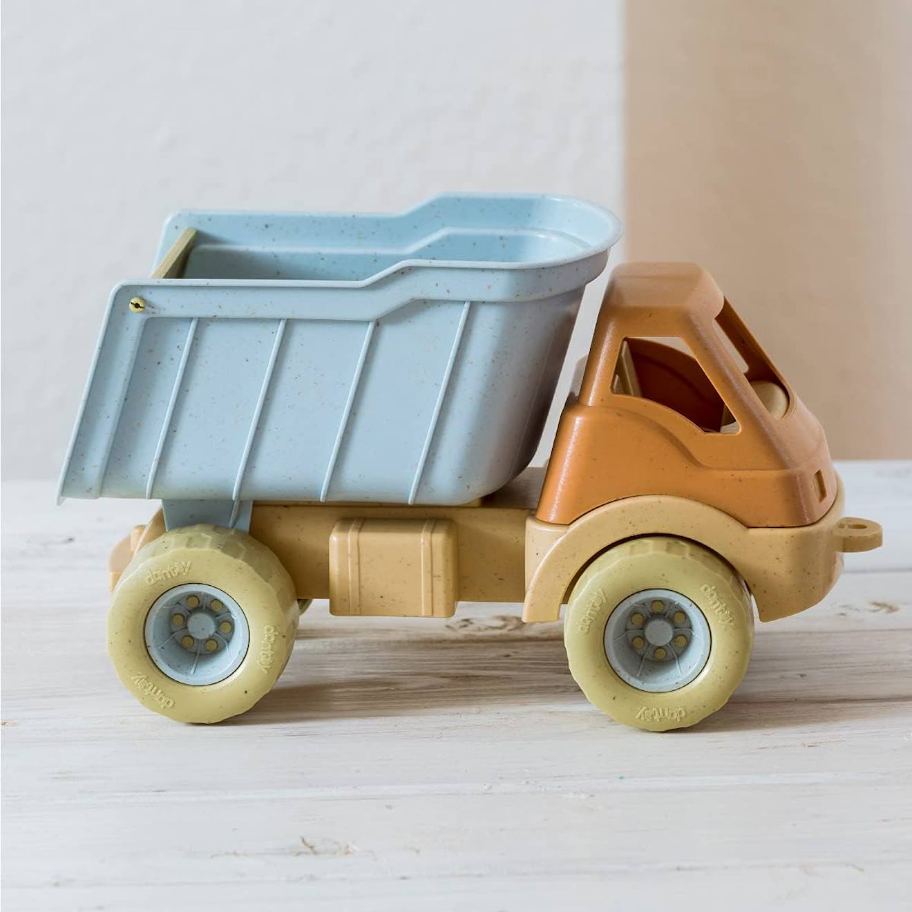 Camion benne en bioplastique orange