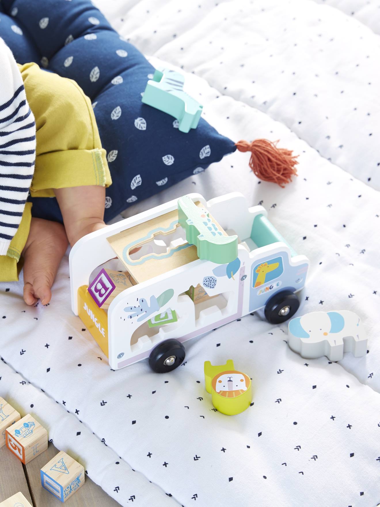 Camion d'encastrement jungle en bois FSC multicolore
