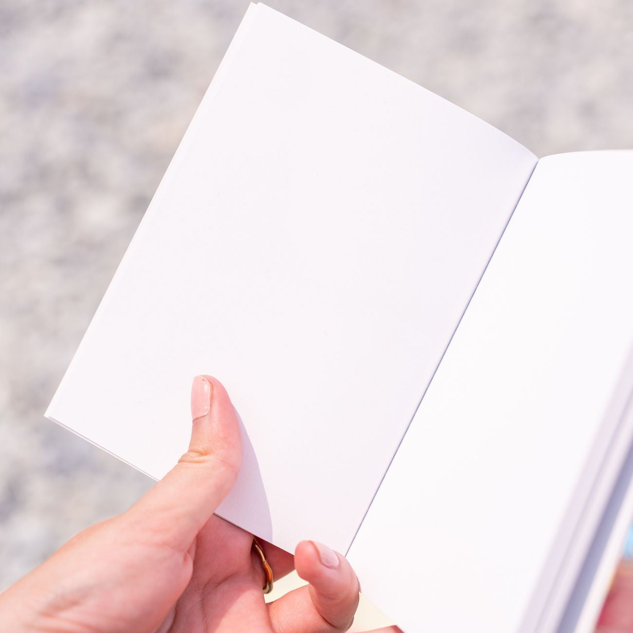 Carnet ouvert montrant ses pages blanches
