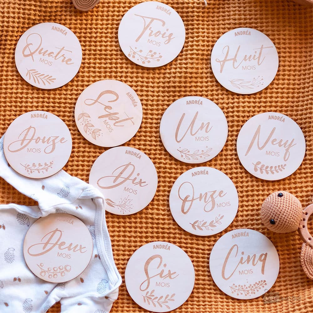 Cartes 12 Mois Bébé en Bois à Personnaliser - Accessoires Bébé Personnalisés