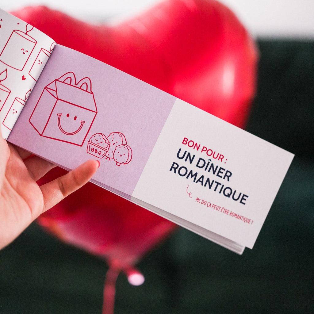 Chéquier des amoureux ouvert montrant les bons détachables