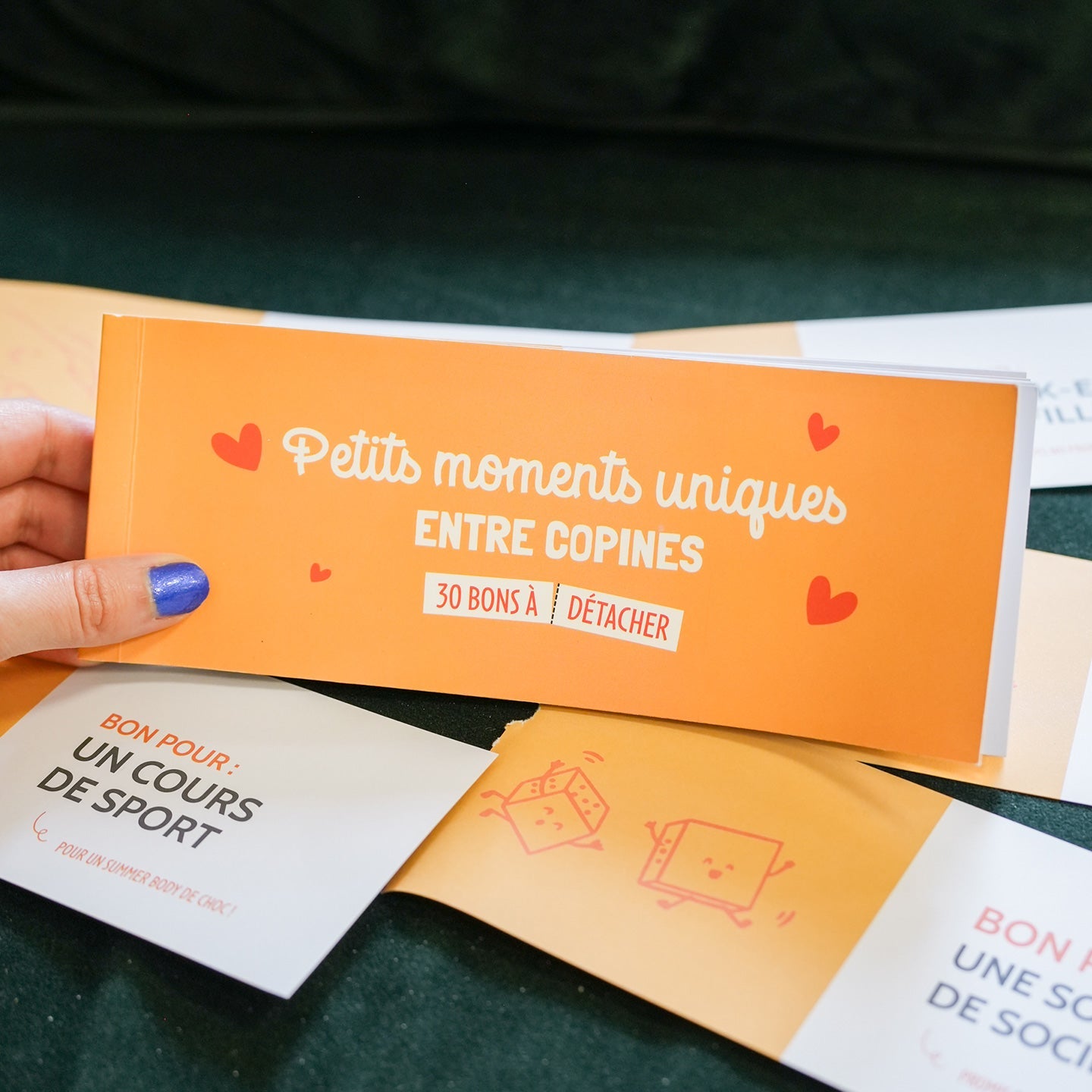 Chéquier des copines coloré avec 30 bons à offrir