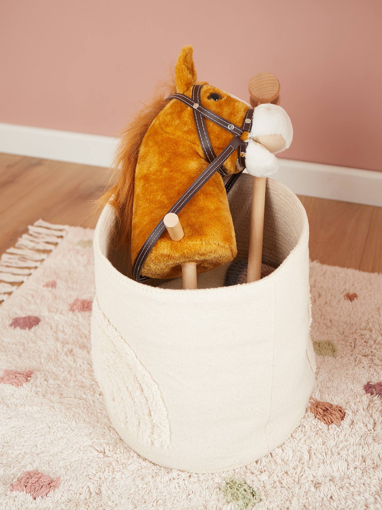 Cheval bâton brownie avec roulettes brownie