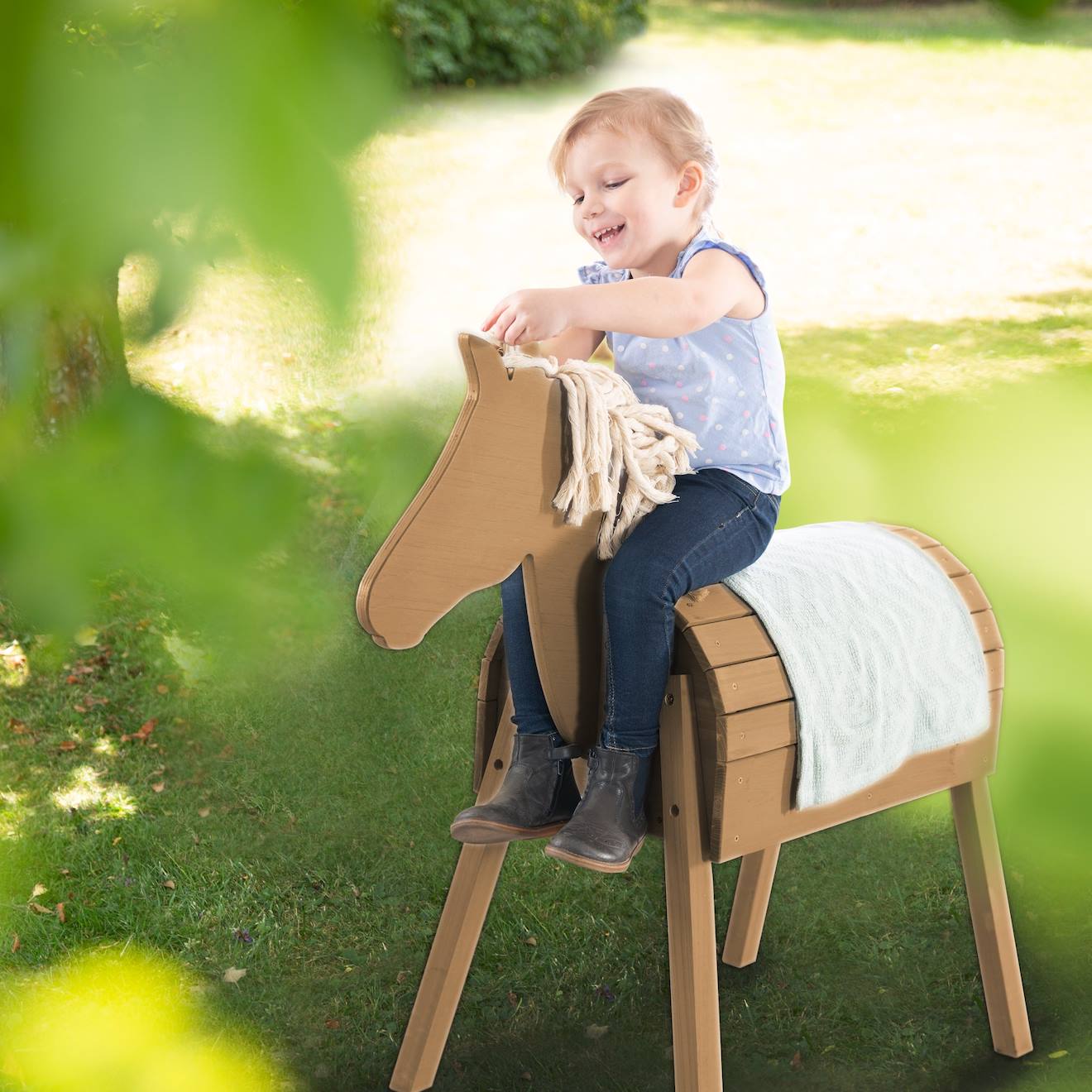 Cheval de jardin en bois massif avec crinière et queue teck
