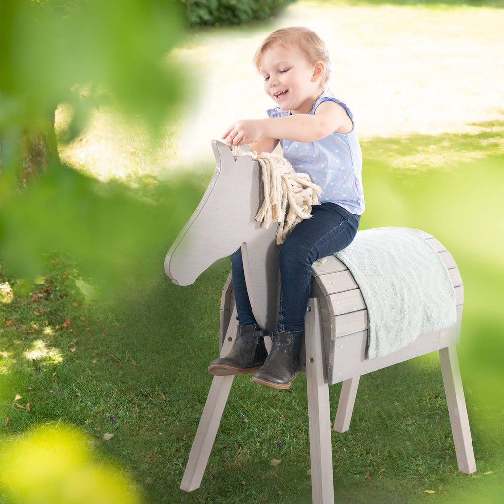 Cheval de jardin en bois massif avec crinière et queue gris