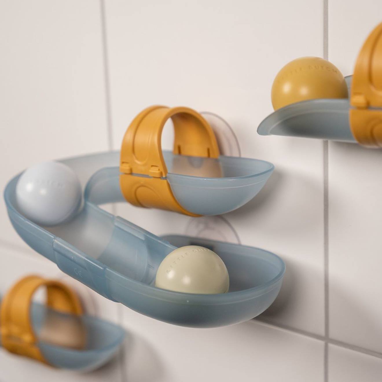 Circuit de bain avec balles bleu bleu, doré